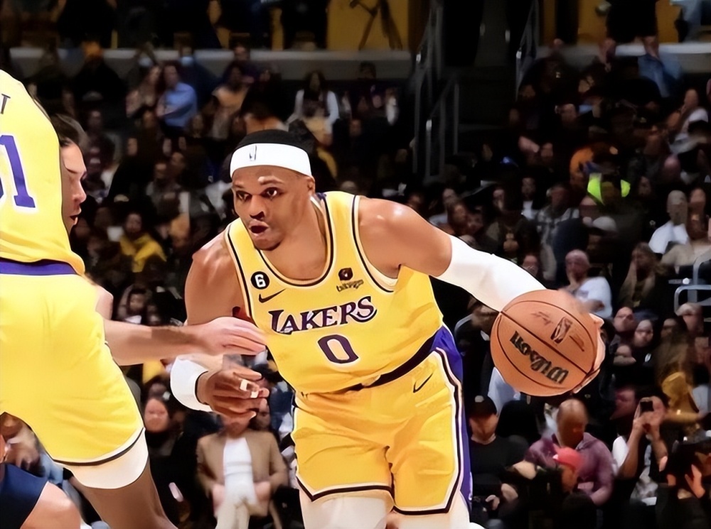 爱游戏体育-达拉斯独行侠训练开放日，清晨绝杀压哨引欢呼，葡超在即，年轻球员得到机会的简单介绍