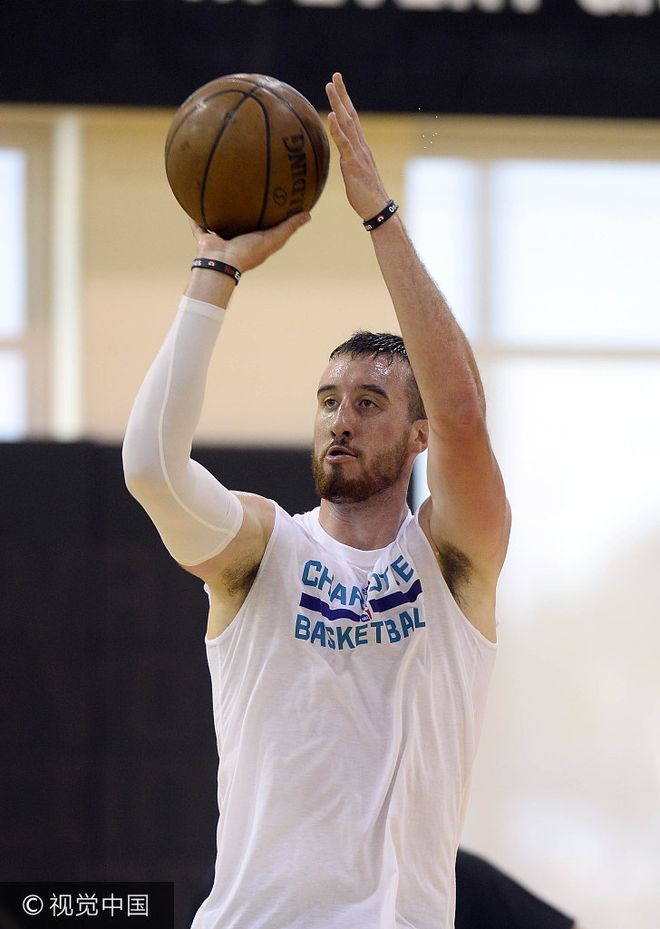 爱游戏体育-包含夏洛特黄蜂内部会议纪要流出：国际比赛日内部沟通，NBA总决赛使命明确，更衣室氛围转暖的词条