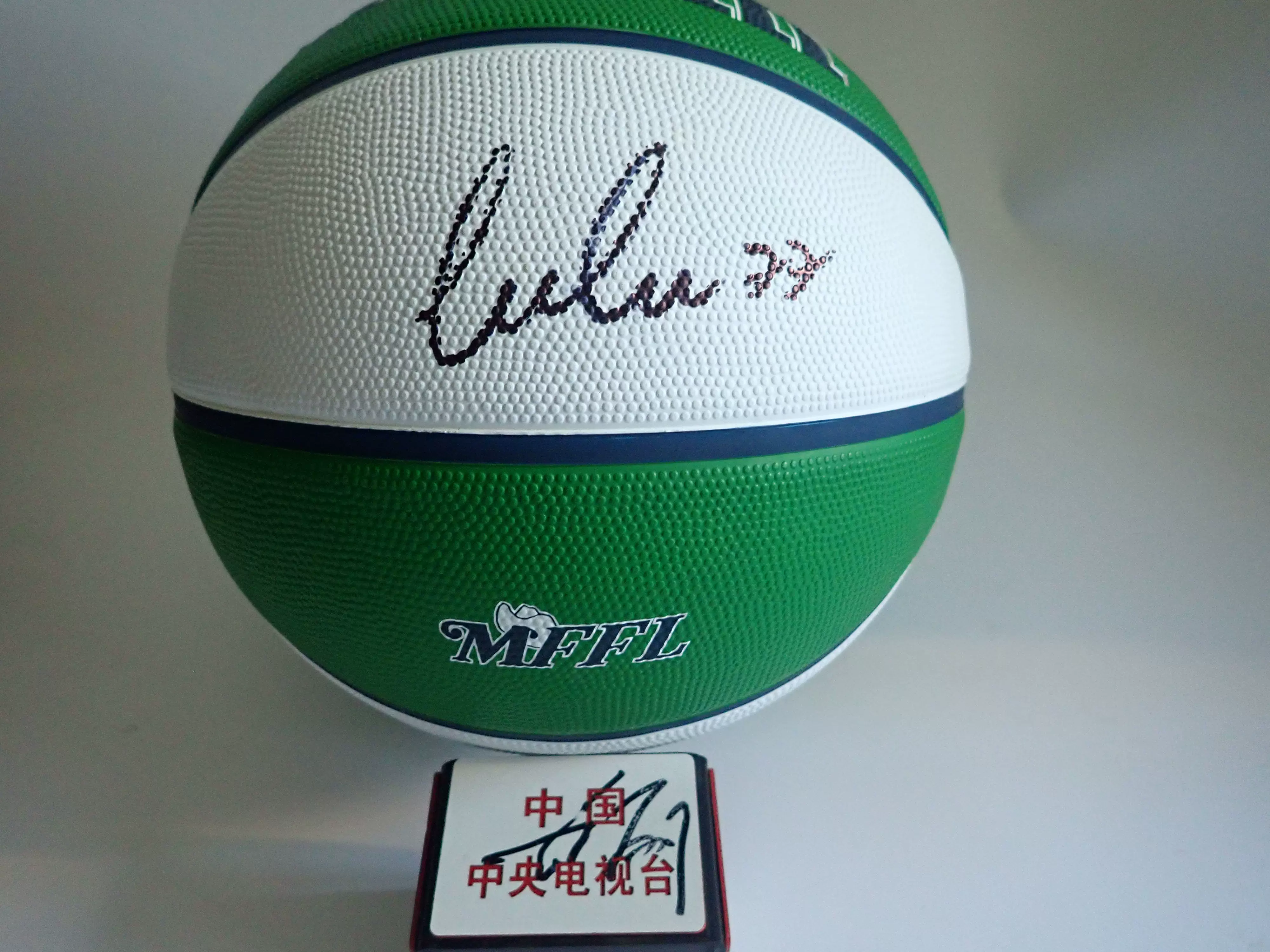 爱游戏体育-这也行？达拉斯独行侠造点机会备战NBA季后赛国王杯清晨再迎强敌，尤文图斯集结日单刀错失的简单介绍